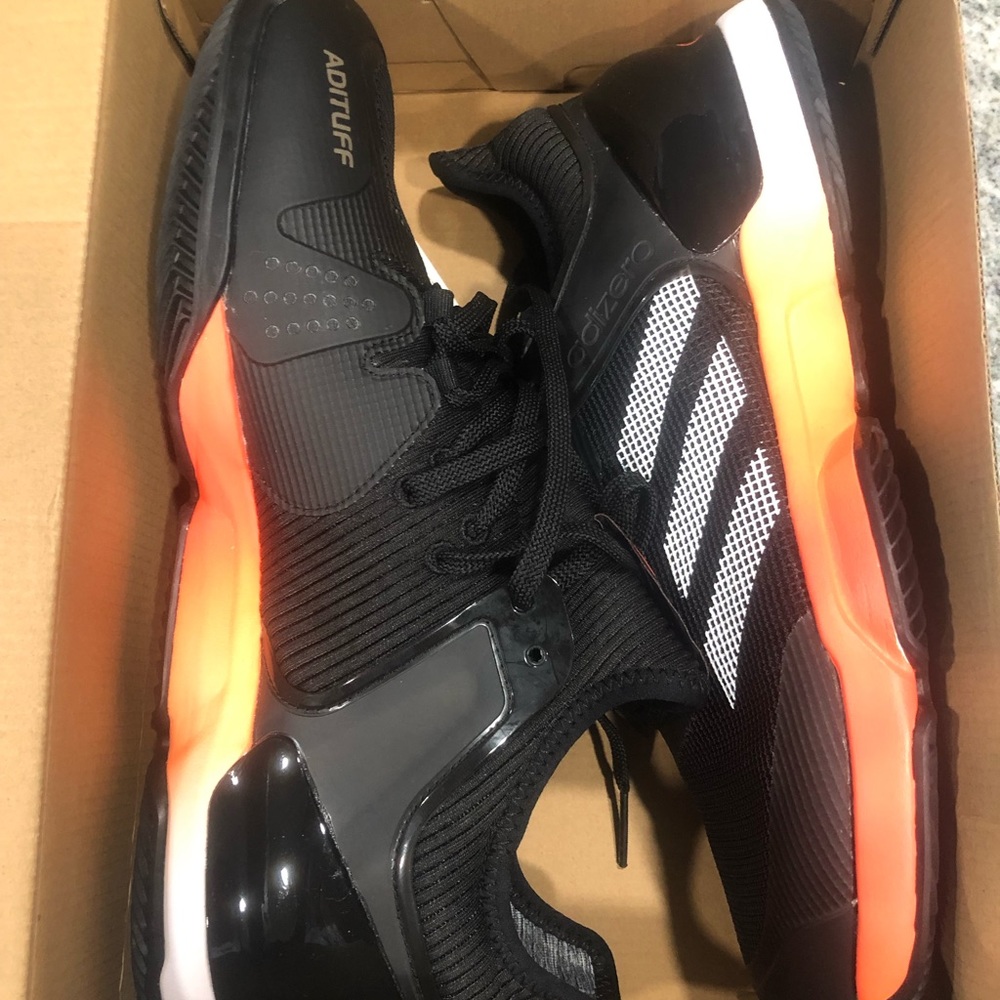 Men’s Adidas tennis shoes nee with tags size 10